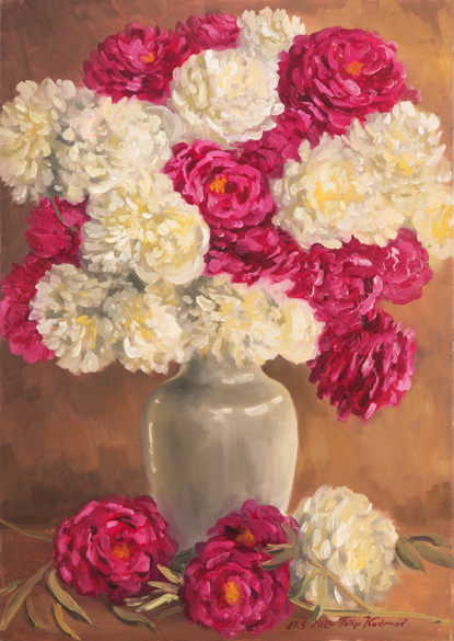 Růžové a bílé pivoňky v čínské váze